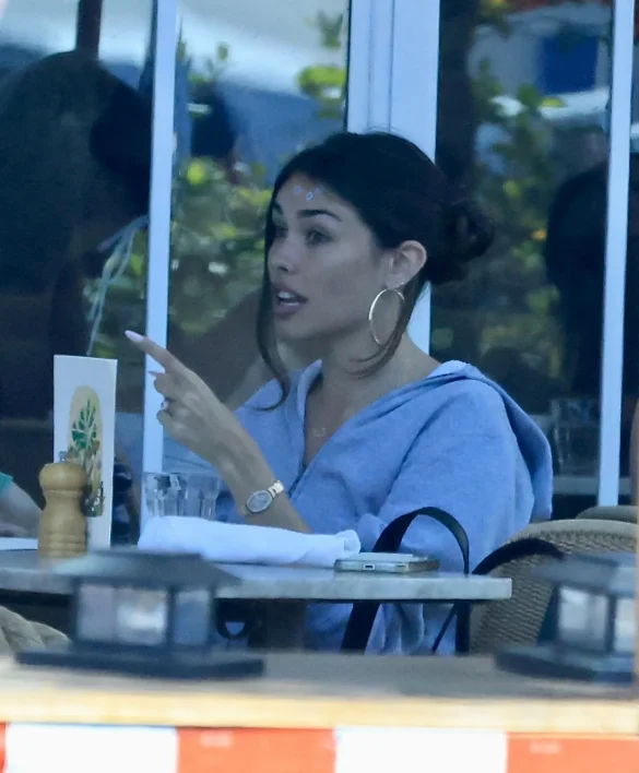 madison-beer-in-grey-street-style-in-los-angeles-july-2026-8 madison beer in grey street style in los angeles july 2026 8